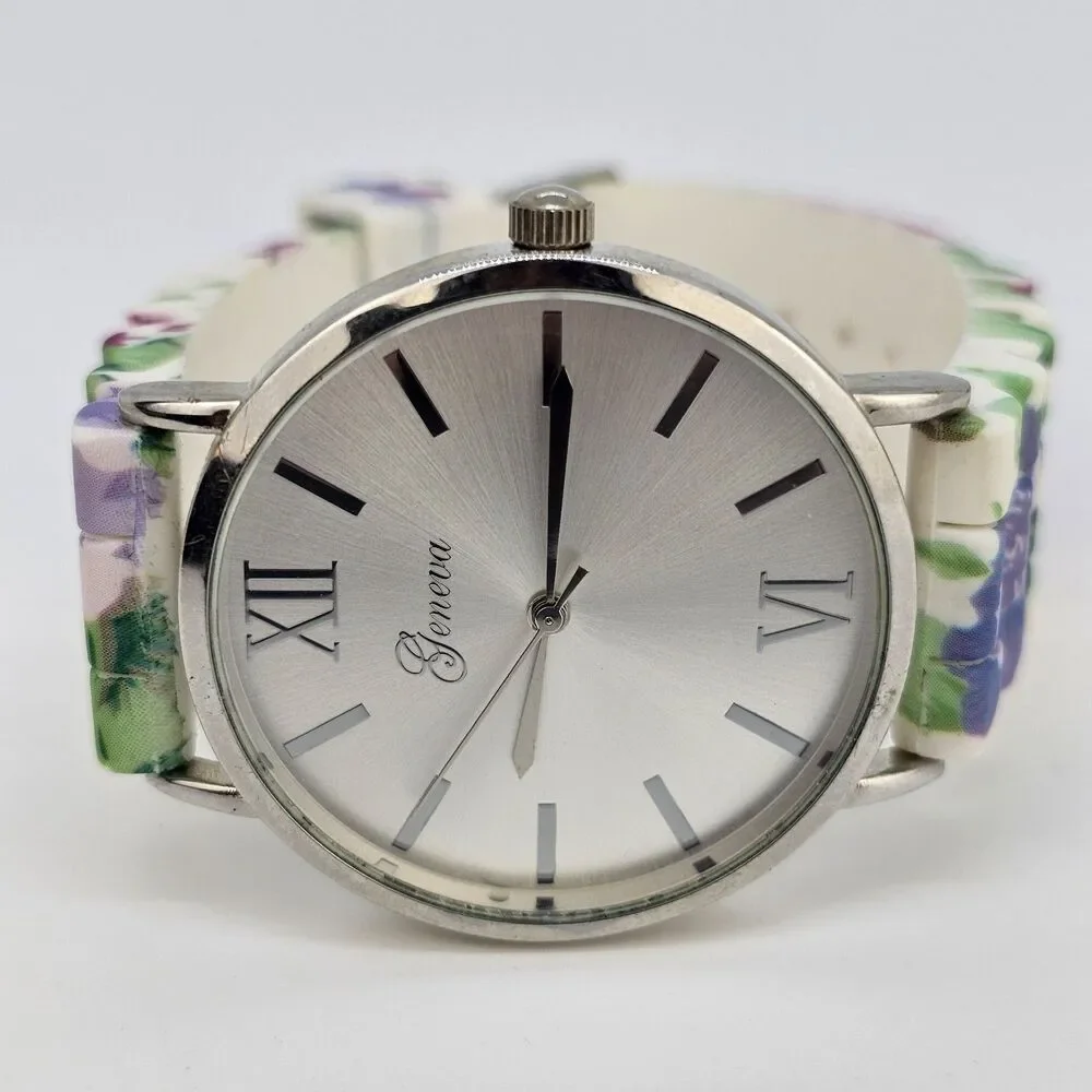 Women's 40MM Watch Gray Dial Case Flowers Plastic Band Straps New Battery‎